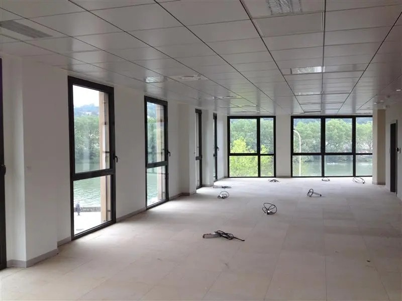 Office in Lyon to rent Interior Photo- Image 1 of 8