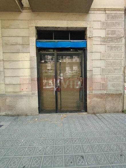 Retail in Barcelona, Barcelona to rent - Primary Photo - Image 1 of 4