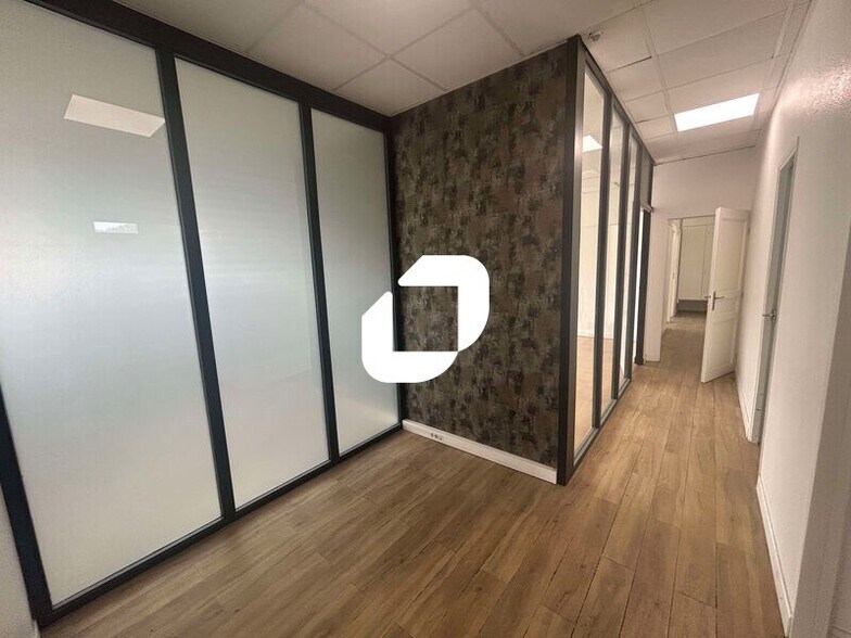 Industrial in Domont to rent - Interior Photo - Image 3 of 15