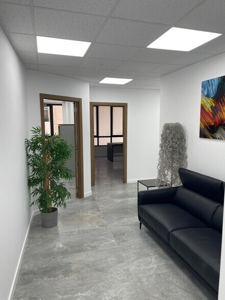 Office in València to rent - Building Photo - Image 3 of 13