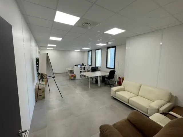 Location Commerce 180 m²