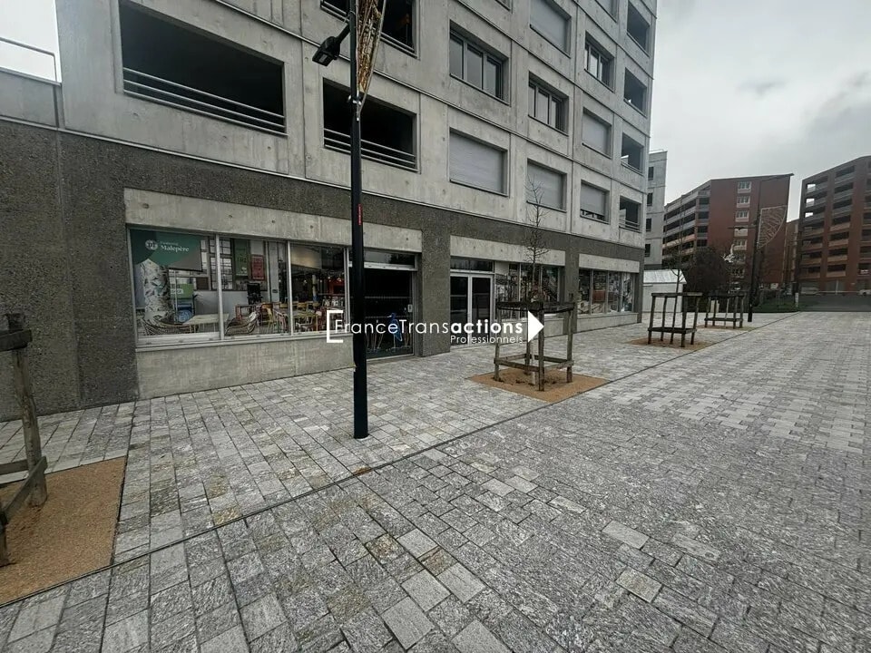 Retail in Toulouse to rent Building Photo- Image 1 of 4
