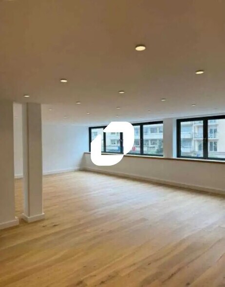 Office in Viroflay to rent - Interior Photo - Image 1 of 4