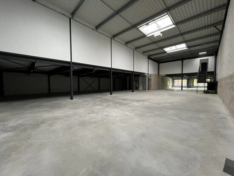 Industrial in Gennevilliers to rent - Building Photo - Image 1 of 26