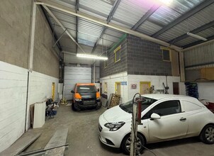 Woodside Park, Rugby to rent Building Photo- Image 2 of 2