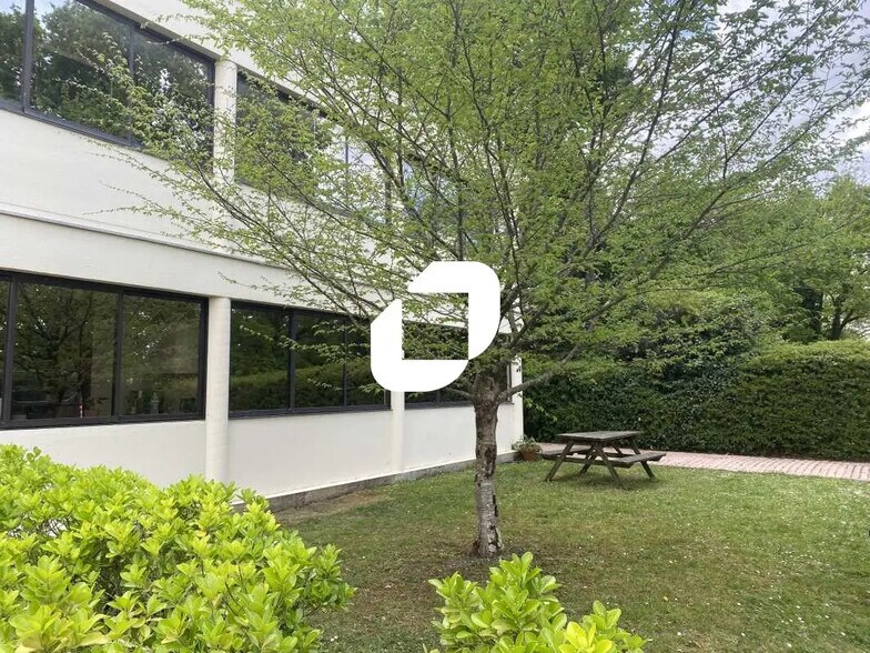 Office in Mérignac to rent - Building Photo - Image 1 of 11