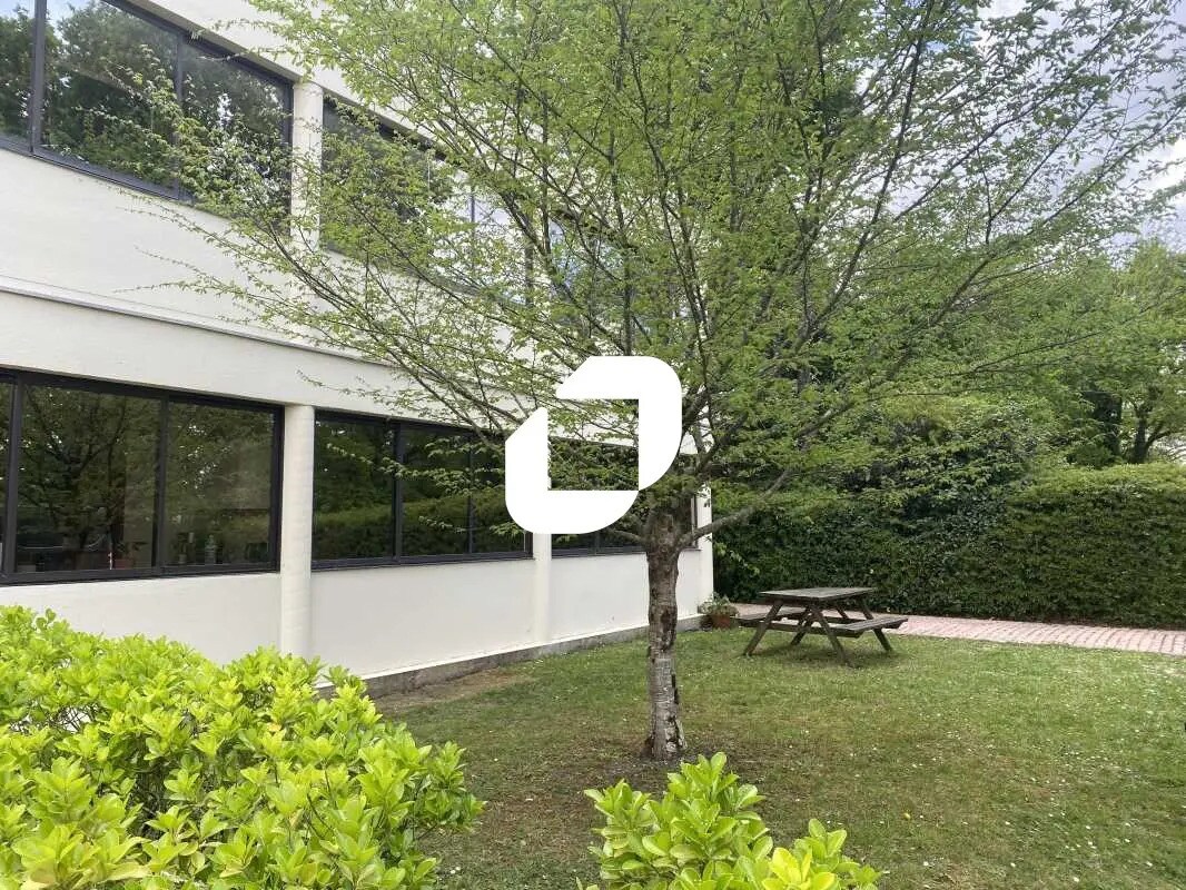 Office in Mérignac to rent Building Photo- Image 1 of 12