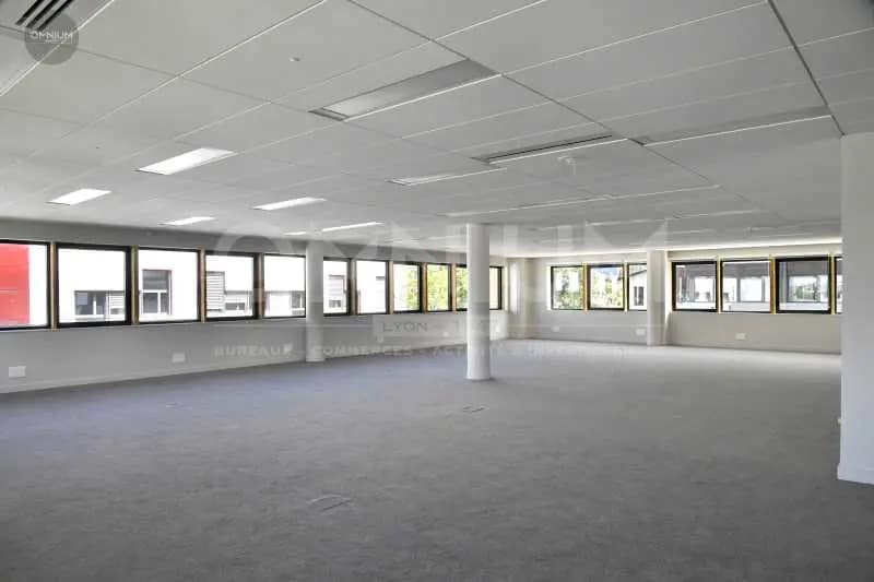Office in Dardilly to rent Building Photo- Image 1 of 17