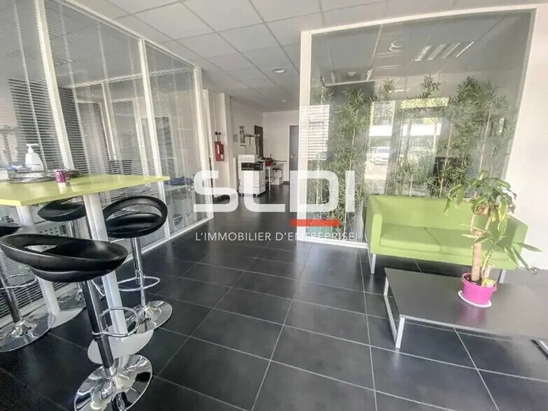 105 Rue Alexandre Dumas, Vaulx-en-Velin to rent - Interior Photo - Image 3 of 6