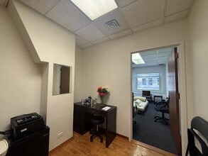 77 W Washington St, Chicago, IL to rent Interior Photo- Image 1 of 4