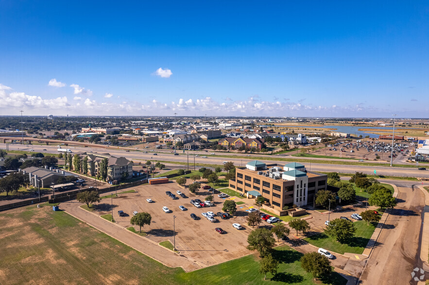 5307 W Loop 289, Lubbock, TX for rent - Building Photo - Image 2 of 12