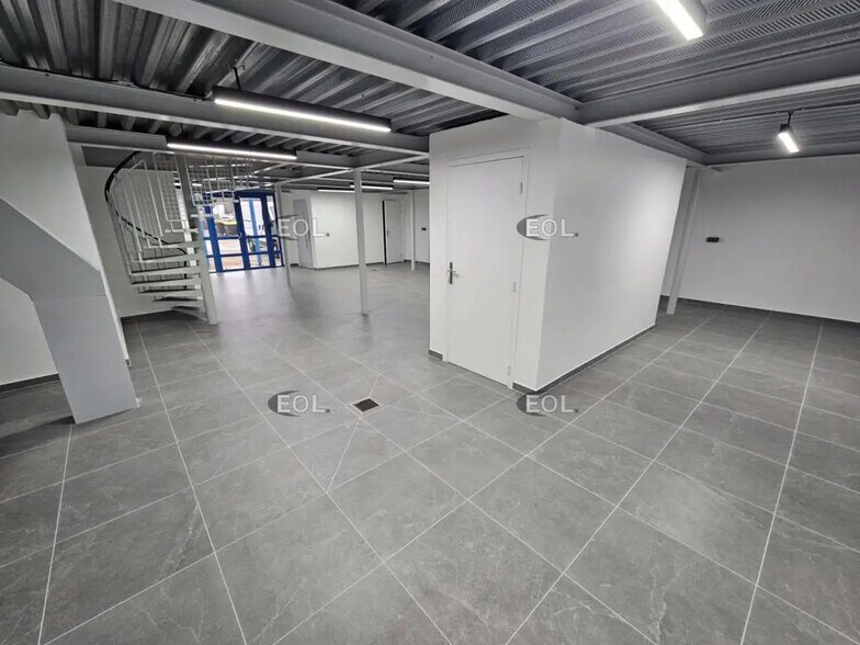 Light Industrial in Choisy-le-Roi to rent - Interior Photo - Image 3 of 8