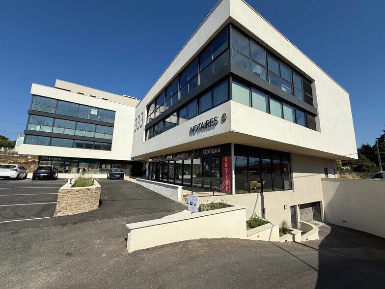 Office in La Seyne-sur-Mer to rent - Building Photo - Image 2 of 6