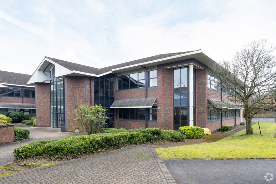 Jays Clos, Basingstoke to rent - Building Photo - Image 2 of 9