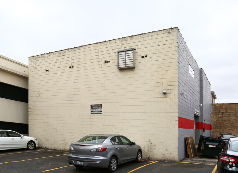 1577 Ellinwood Ave, Des Plaines, IL for rent - Building Photo - Image 3 of 8