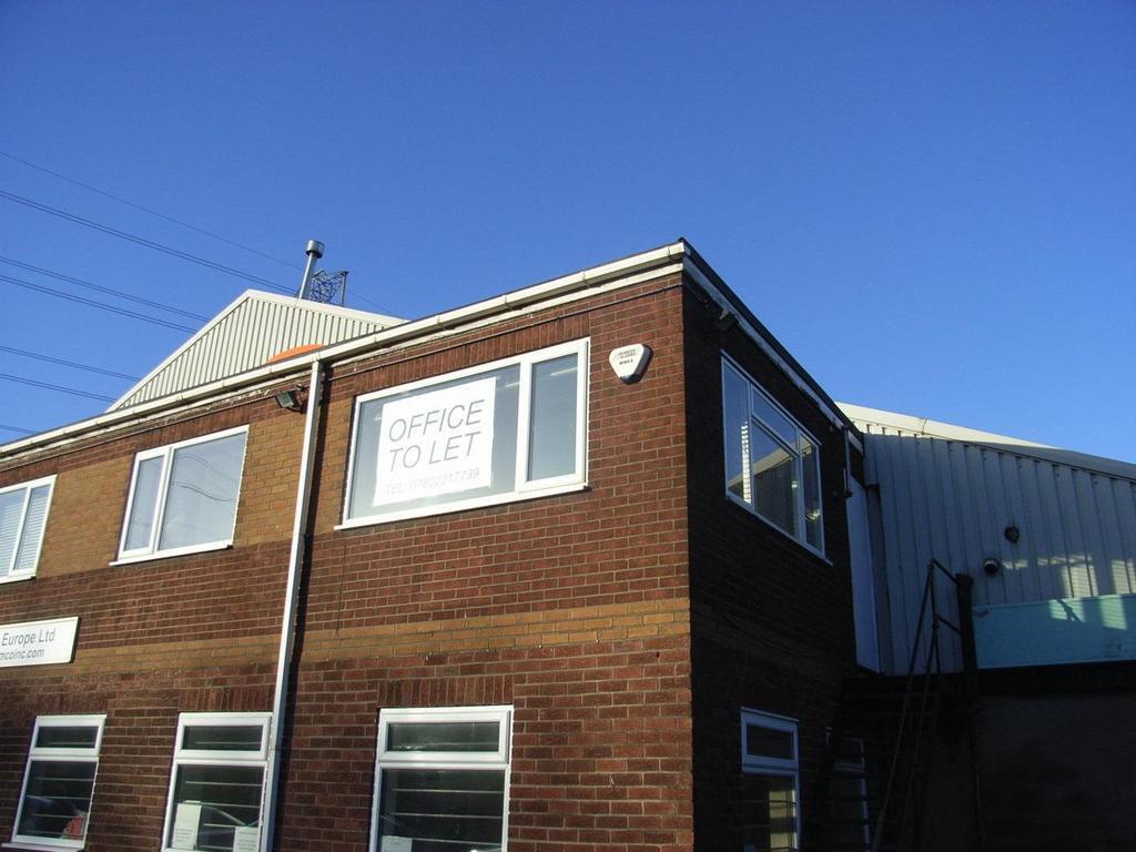 Hull Rd, Hull to rent Building Photo- Image 1 of 15