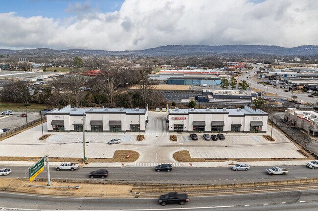 More details for 1010 Memorial Pky N, Huntsville, AL - Retail to Rent