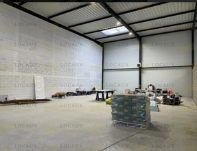 Light Industrial in Le Thillay to rent Interior Photo- Image 1 of 3