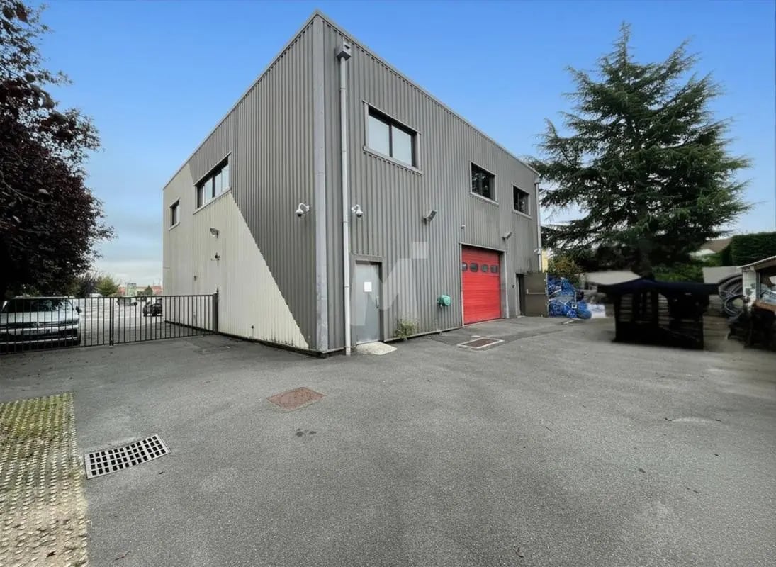 Light Industrial in Égly for sale Building Photo- Image 1 of 10