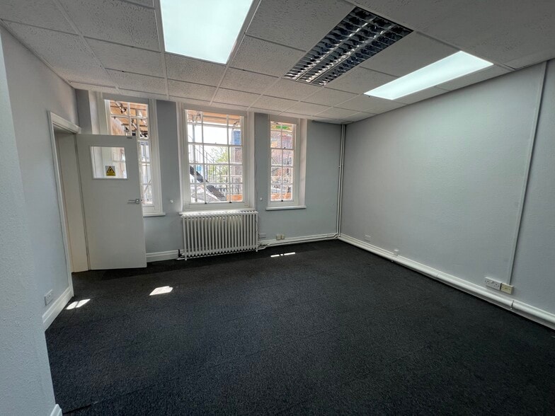 49-50 North St, Brighton to rent - Building Photo - Image 2 of 8
