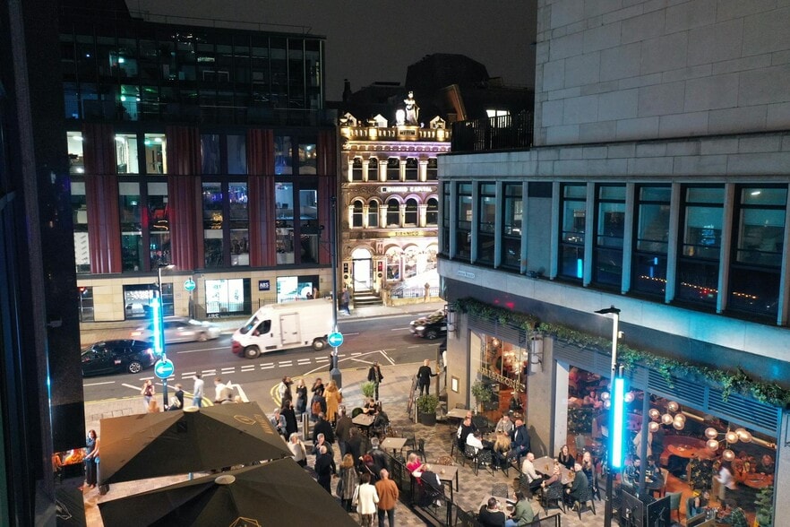 9 East Para, Leeds to rent - Building Photo - Image 3 of 3