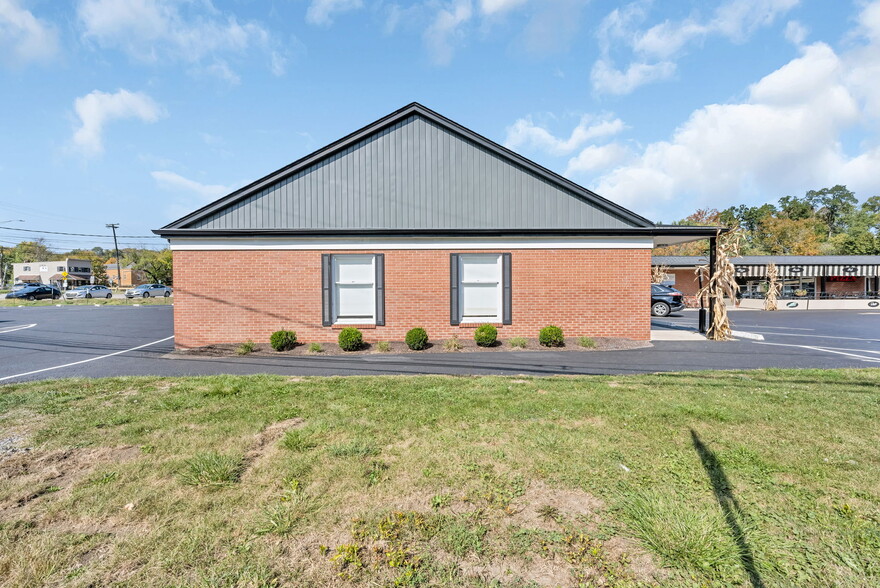 105 Seminary Ave, Oakdale, PA for sale - Building Photo - Image 1 of 1