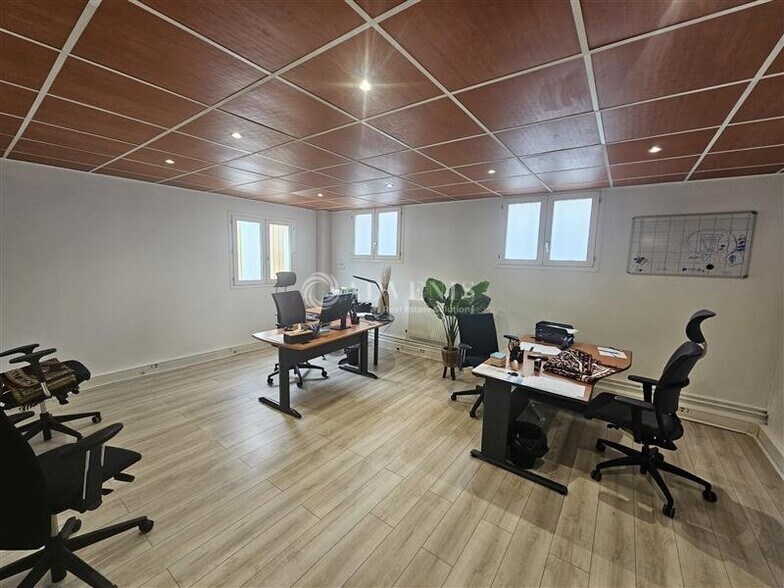 Office in Neuilly-sur-Marne to rent - Interior Photo - Image 1 of 6