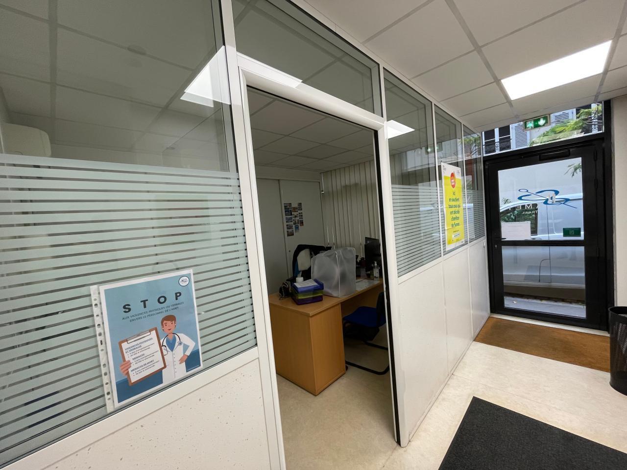 Office in Vincennes for sale Interior Photo- Image 1 of 6