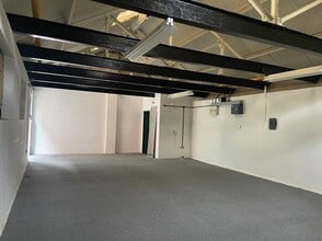 Bath Rd, Devizes to rent Interior Photo- Image 2 of 4