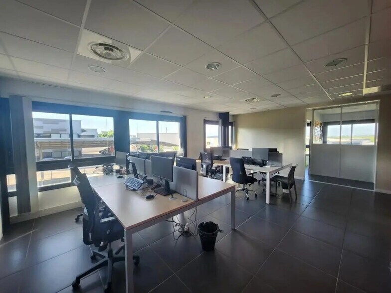 Office in Montpellier to rent - Interior Photo - Image 1 of 14