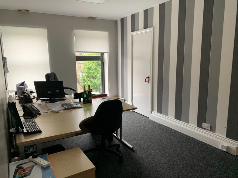 18A-18b West Marketgait, Dundee to rent - Building Photo - Image 2 of 6