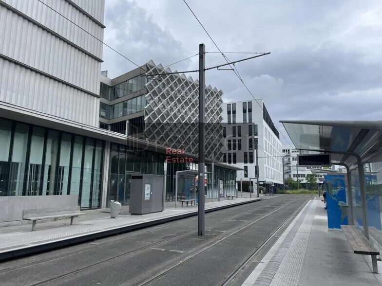 Retail in Lormont to rent - Building Photo - Image 2 of 5