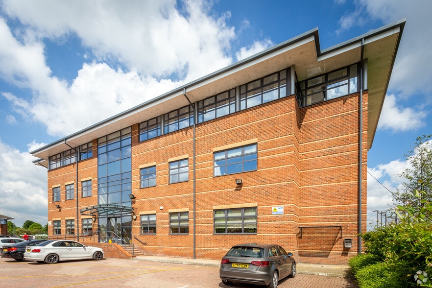 10 Waterside Way, Northampton to rent - Building Photo - Image 3 of 3
