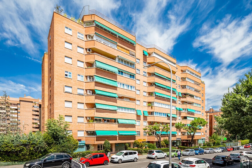 Retail in Madrid, Madrid for rent - Primary Photo - Image 1 of 1