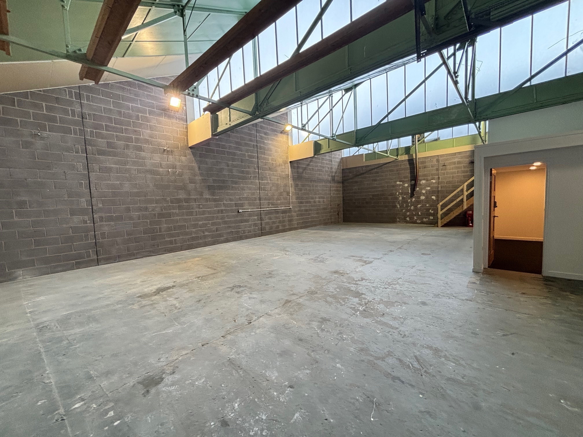 Montrose Av, Glasgow to rent Interior Photo- Image 1 of 4