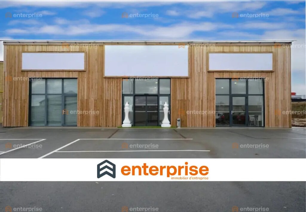 Location Commerce 2 500 m² - Photo 1