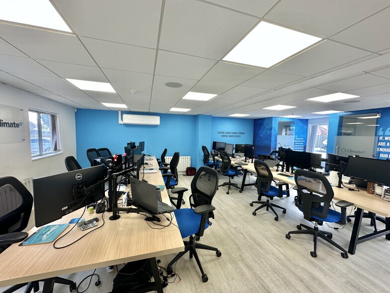 Bryant Road, Poole to rent - Interior Photo - Image 3 of 9