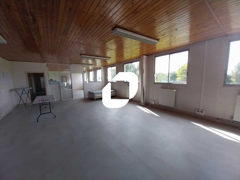 Office in BOISSY-L'AILLERIE to rent - Interior Photo - Image 2 of 9