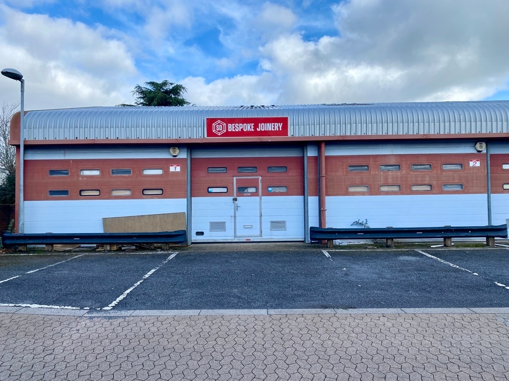 Acacia Clos, Leighton Buzzard to rent Building Photo- Image 1 of 2