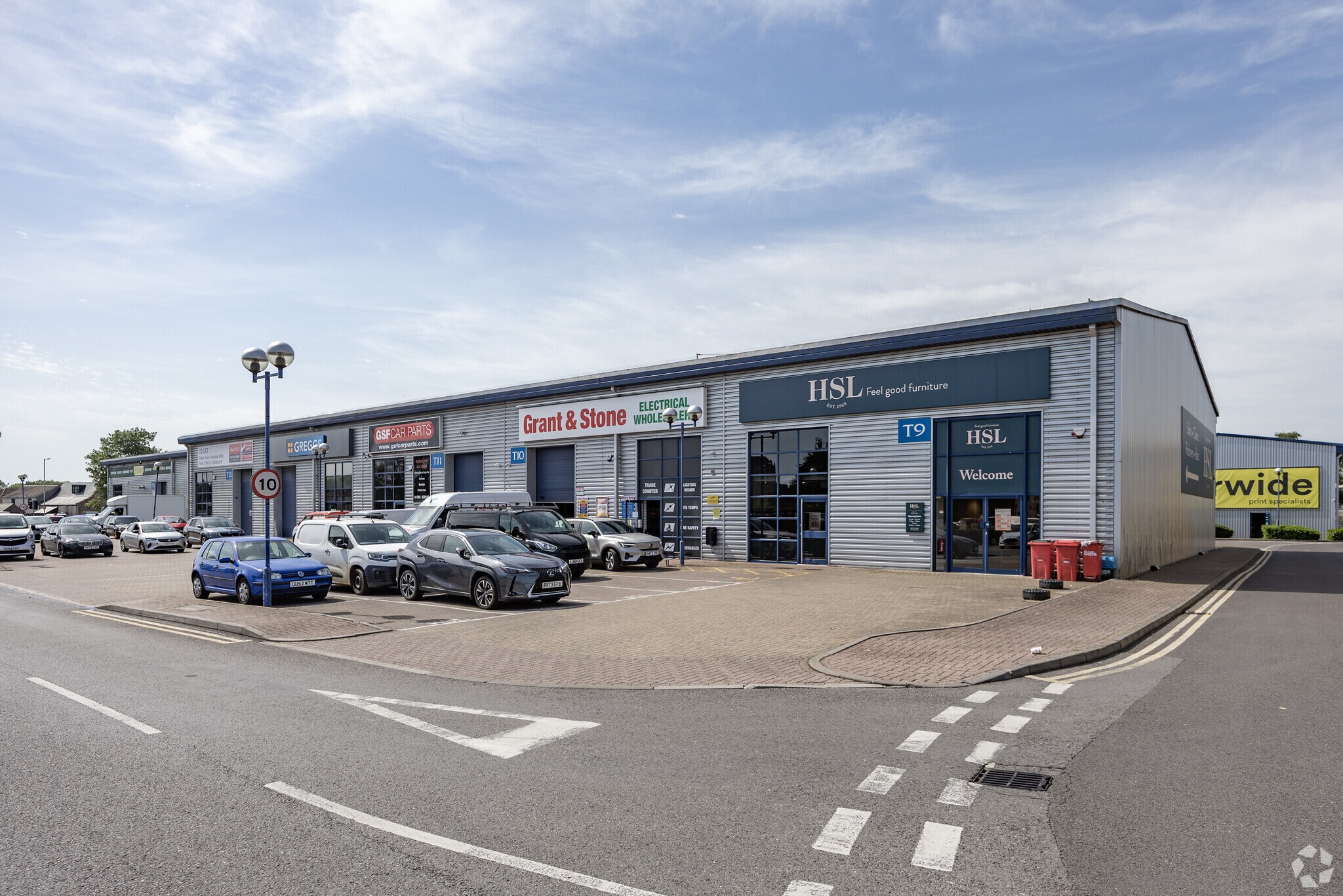 Hobley Dr, Swindon to rent Primary Photo- Image 1 of 3
