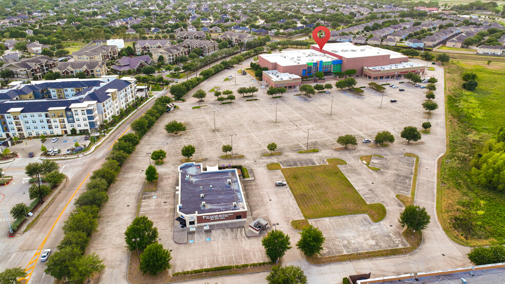 15900 Yorktown Crossing Pky, Houston, TX for sale - Building Photo - Image 2 of 6