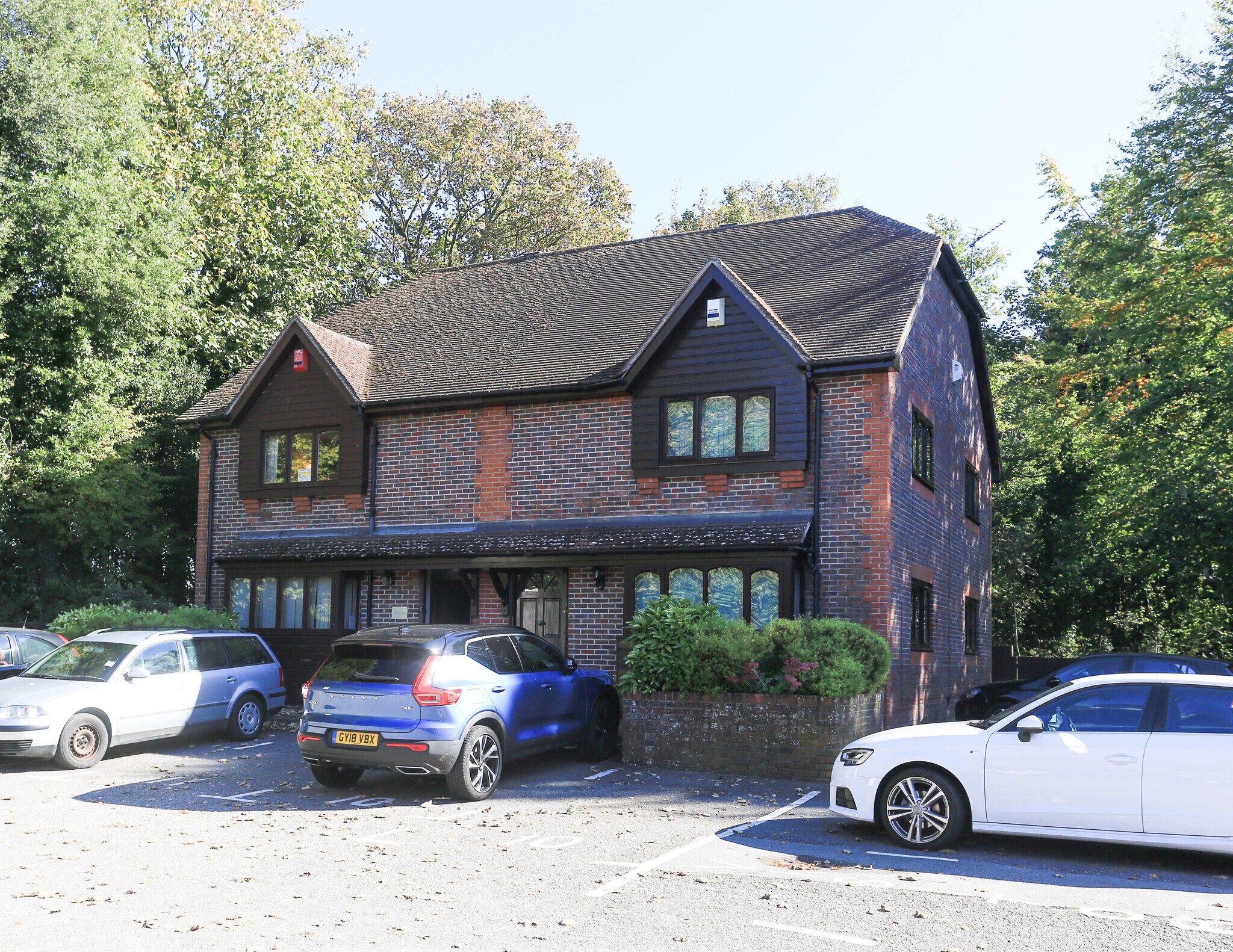 10 Harwood Rd, Horsham for sale Primary Photo- Image 1 of 1