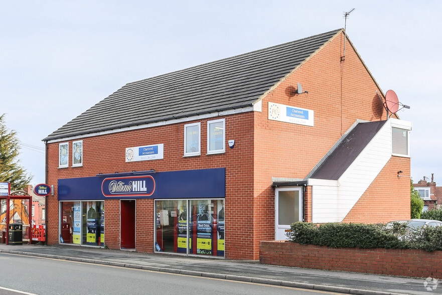 44 Lower Town St, Bramley to rent - Primary Photo - Image 1 of 1