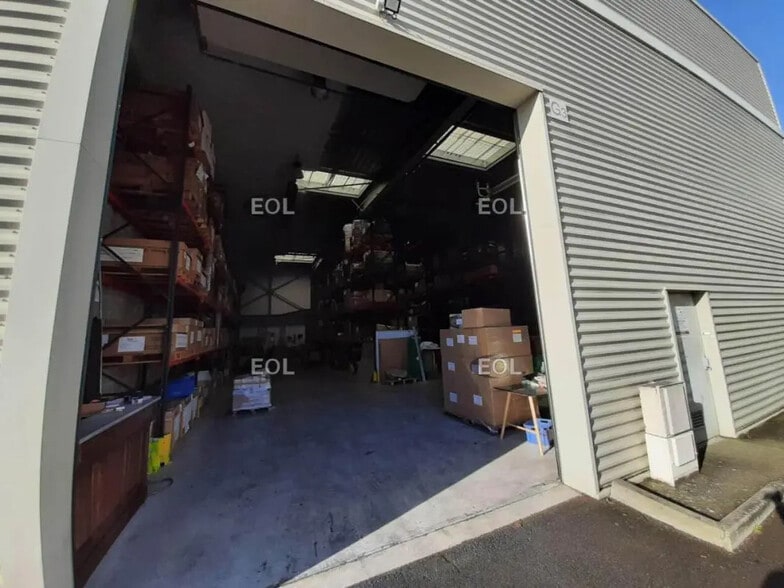 Light Industrial in Thiais to rent - Building Photo - Image 2 of 5
