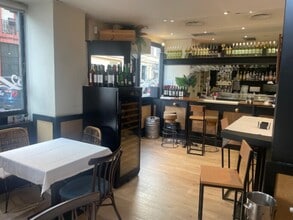 Retail in Madrid, Madrid to rent Interior Photo- Image 2 of 7