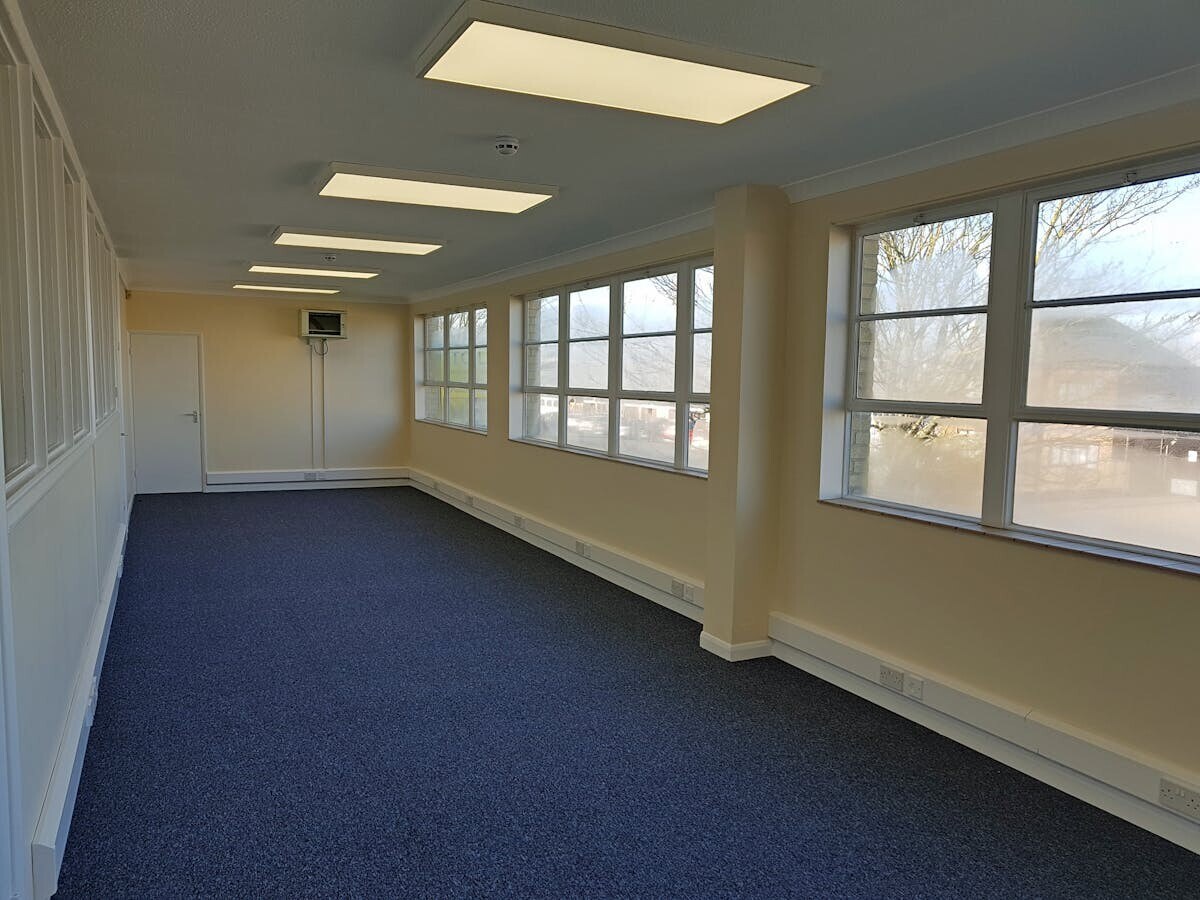 New Rd, Sheerness, KEN ME12 1NB - Unit Serviced - - Interior Photo - Image 2 of 2