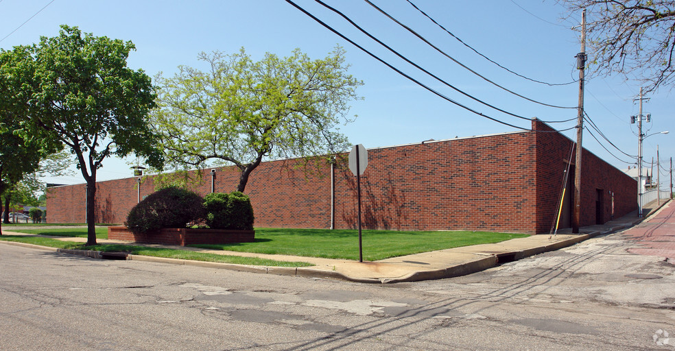 1210 Sweitzer Ave, Akron, OH for rent - Building Photo - Image 2 of 7