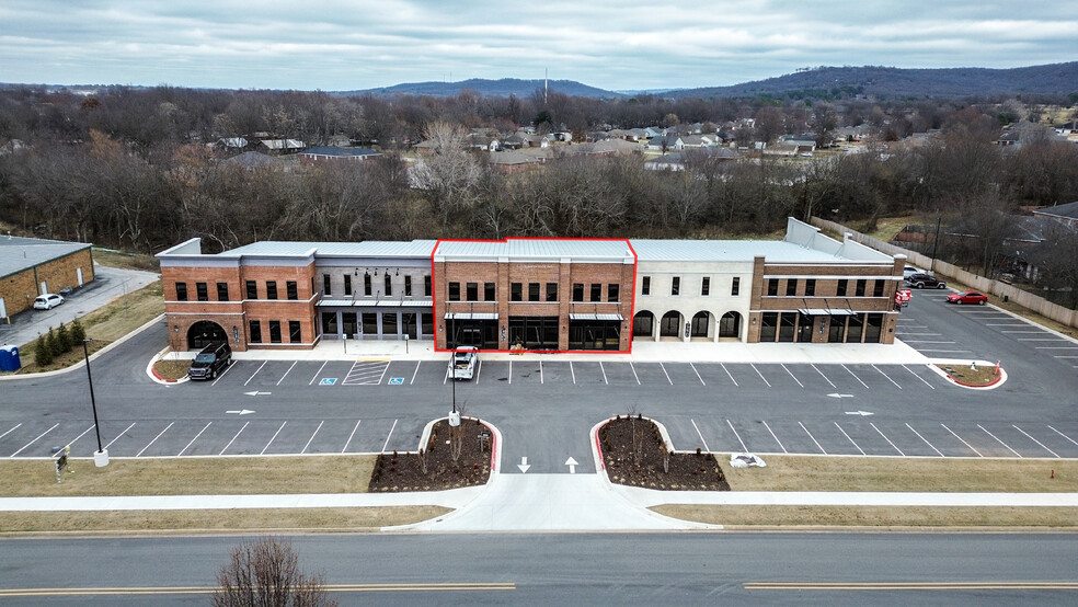 140 Southwinds Rd, Farmington, AR for rent - Building Photo - Image 2 of 8