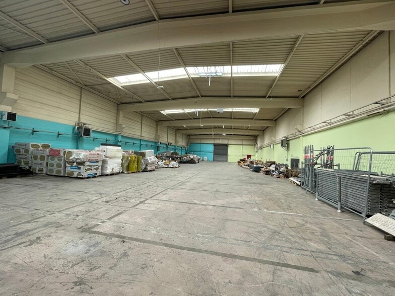 Office in SAINT-OUEN-L'AUMONE to rent - Building Photo - Image 2 of 7