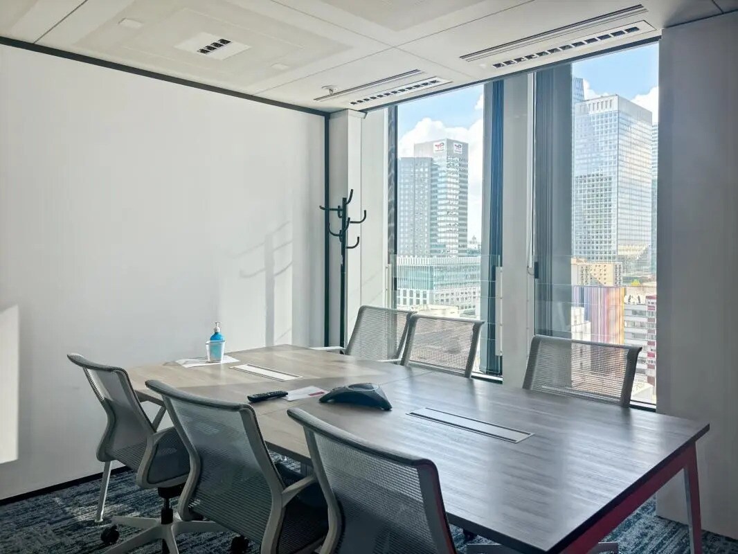 16 Place De L'Iris, Courbevoie to rent Interior Photo- Image 1 of 33